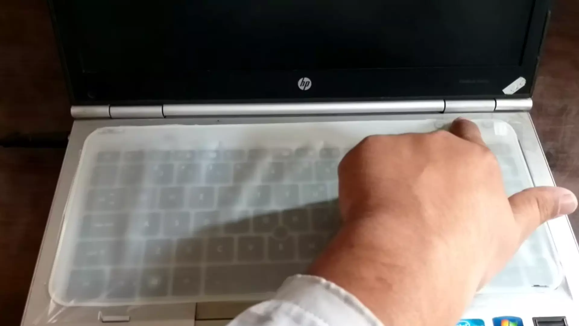 how to turn on a laptop without the power button